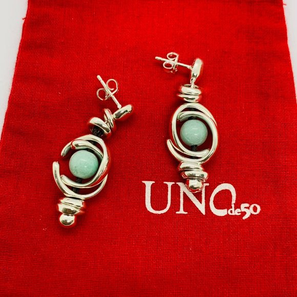 UNO de 50 PLANETS EARRINGS-a unique dual moon design with a central amazonite - Picture 8 of 10